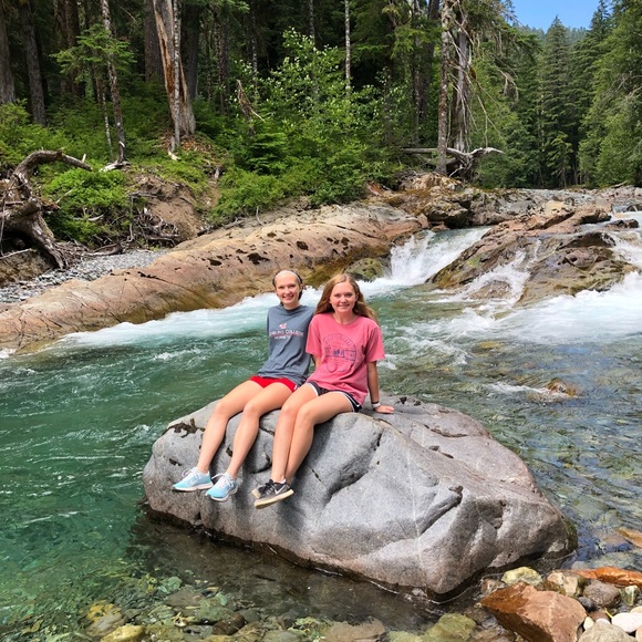 Meet your Posher, Brooke - Picture 1 of 1